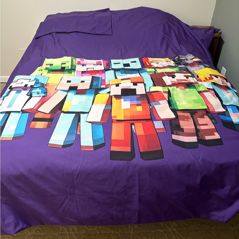 New pixel Minecraft queen duvet cover with 2 standard pillow cases.